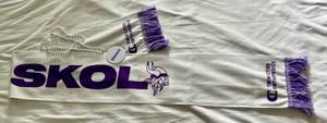 lot 93E image: Minnesota Vikings Football SKOL Scarf and Necklace
