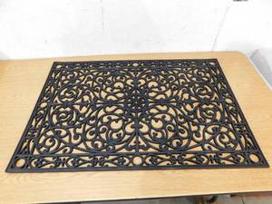 lot 118 image: Calloway Mills Gatsby Rubber Doormat, 2 x 3