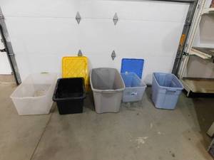 lot 122 image: (5) Storage Totes