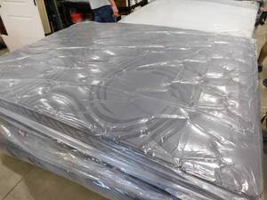 lot 46 image: Queen Mattress-- 8 inches thick