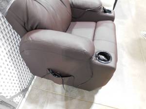 lot 161 image: LACOO Brown Leather Standard (No Motion) Recliner with Power Lift
