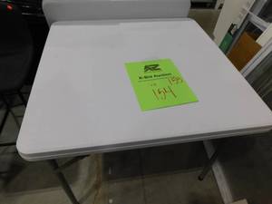 lot 155 image: 3 x 3 plastic Card Table