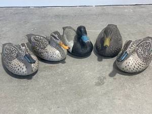 lot 11 image: Lot of 5 Plastic Decoys
