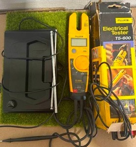 lot 22 image: Fluke T5-600 Electrical Tester & Antenna