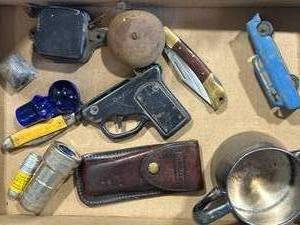 lot 24 image: Cardboard Flat of Vintage Items