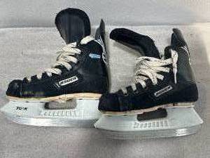 lot 33 image: Bauer Charger Hockey Skates Size 4
