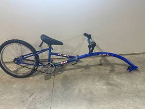 lot 66 image: Kent Co-Pilot Bike Trailer