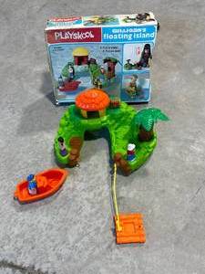 lot 73 image: Playskool Gilligans Island 1977 Complete Set with Box