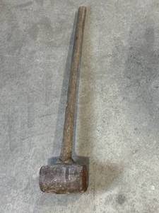 lot 78 image: 17 Pound Sledge Hammer