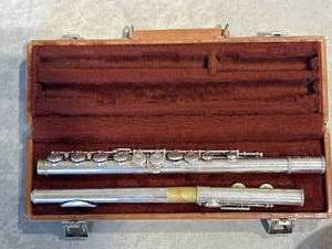 lot 81 image: Artley 18-0 Flute with Case