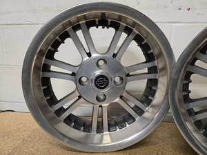 lot 40 image: Set of Harley Davidson rims