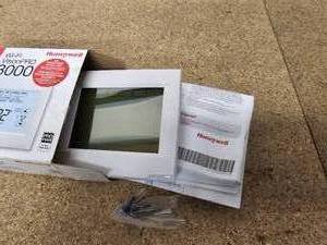 lot 41 image: Honeywell WI-Fi VisionPRO 8000 programmable theromostat