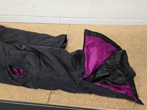 lot 42 image: Womens snowpants size Medium (8-10) - in excellent condition