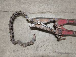 lot 49 image: Wheeler Mfg Long Chain Soil Pipe Cutter