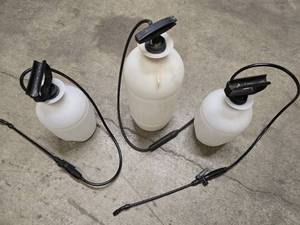 lot 51 image: 3 plastic hand-held sprayers - Two 1 gal sprayers and One 2 gal sprayers