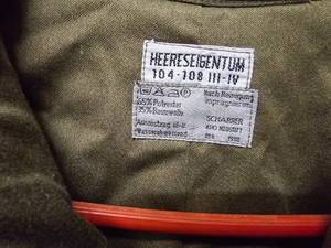 lot 26 image: Authentic Austrian Army Combat Jacket Parka - Olive green color - In excellent condition (no wear marks or tears)