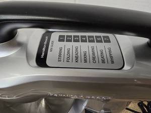 lot 29 image: Hamilton Beach Stand Mixer with 4 Quart Stainless Steel Bowl - NIB