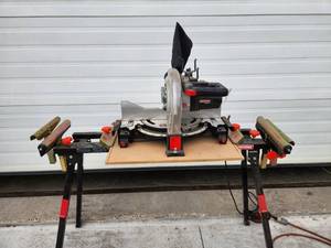lot 4 image: Miter Saw
