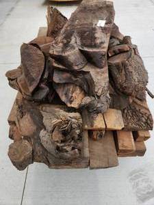 lot 11 image: Pallet of Black Walnut