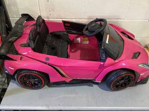 lot 540 image: NEWQIDA Kids Electric Ride On 12V Licensed Lamborghini Car Battery Powered Sports Car 4x4 Ride On Toy Car