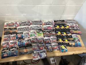 lot 551 image: LOT OF Assorted&nbspDouble A Batteries