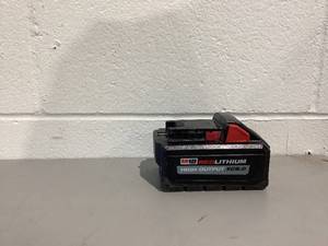 lot 559 image: Milwaukee 48-11-1880 M18 REDLITHIUM HIGH OUTPUT 18v 8.0 Ah Lithium-Ion Battery