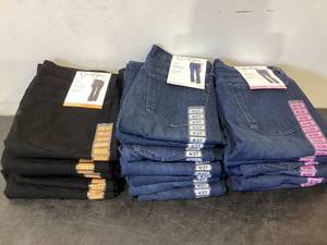 lot 401 image: Lot of 19 Jessica Sapuon Mid-Rise Boot Cut Jeans, Sizes 1231, 427, 628