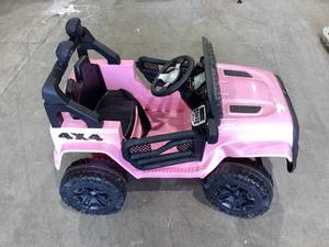 lot 602 image: Aosom 12V Kids Ride On Truck with Parent Remote Control, Battery Powered Electric Car with Spring Suspension
