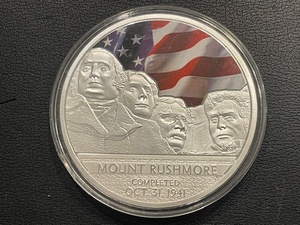 lot 7 image: Mount Rushmore Coin
