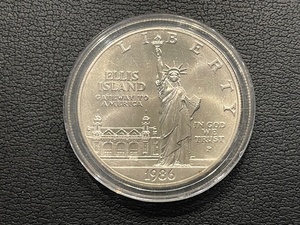 lot 9 image: 1986-P Statue of Liberty Silver Dollar