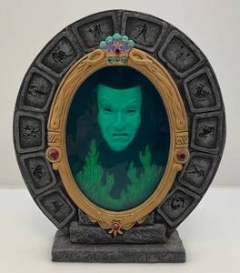 lot 1 image: WDCC Disney Villains Evil Queen Magic Mirror Replica Display Rare