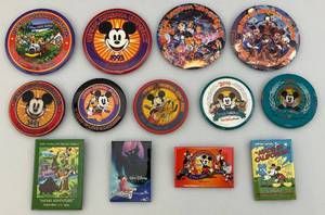 lot 10 image: Misc. Disney  Covention Buttons