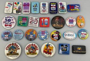 lot 13 image: Misc. Disney Buttons