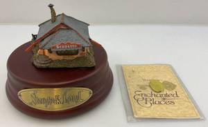 lot 18 image: Storybook Land  Geppettos House Miniature Deed Number GTYL 273 Limited Edition Of 1,000 Lights Up (WORKS)