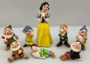 lot 21 image: Vintage (Snow White & The Seven Dwarfs) Figurines Made In Japan (AS SEEN) Chips & Repairs Present