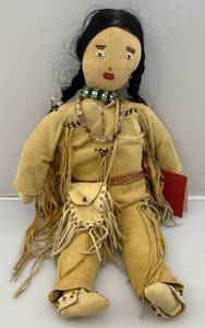 lot 73 image: Vintage Ojibway Buckskin Doll