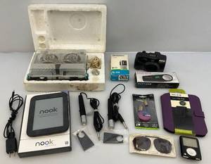 lot 98 image: Misc. Vintage Electronics, Cameras & More