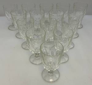 lot 105 image: Vintage Arcoroc France Goblets