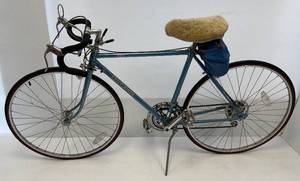 lot 175 image: EST. $325.00 - $375.00 1982 Centurion Clic Road Bike