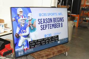 lot 6 image: Samsung QM85N Series 85 Class 4K Ultra-High Def UHD Smart LED Commercial Monitor  Display  TV