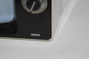 lot 120 image: Vintage 1983 RCA Solid State Television  TV Model AFC 120Y - Tested & Working