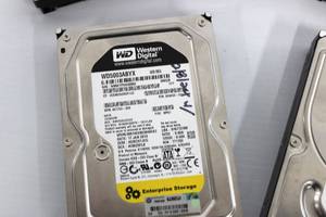 lot 84 image: Sata Hard Drives Lot Of 5 Hard Drives, Seagate, Hitachi & Western Digital, 500GB & 250 GB