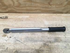 lot 102 image: 12 Drive Preset Micrometer Torque Wrench 40-200 Nm Model # 85164