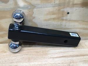 lot 78 image: Curt Multi-Ball Ball Mount Model # 45002 08142450.41