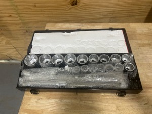 lot 55 image: 21 Piece Socket Wrench Set