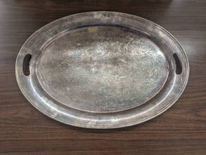lot 4 image: Large - 22 Silver Serving Tray - Great for Patio Entertaining