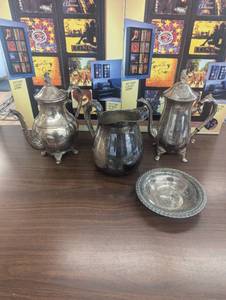 lot 18 image: Mixed 4 Piece - Serving Set - Ornate