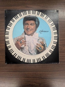 lot 20 image: Liberace Picture Disc - 1979 - Vinyl LP