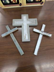 lot 28 image: Set of 3 - Wooden Crosses - Rustic Decor