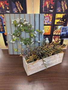 lot 32 image: 2 Faux Green Decor Wall & Table